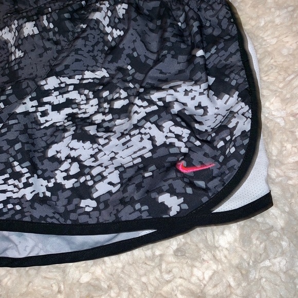 💕3/$25‼️💕NIKE Dri-Fit Running Shorts - Picture 4 of 9